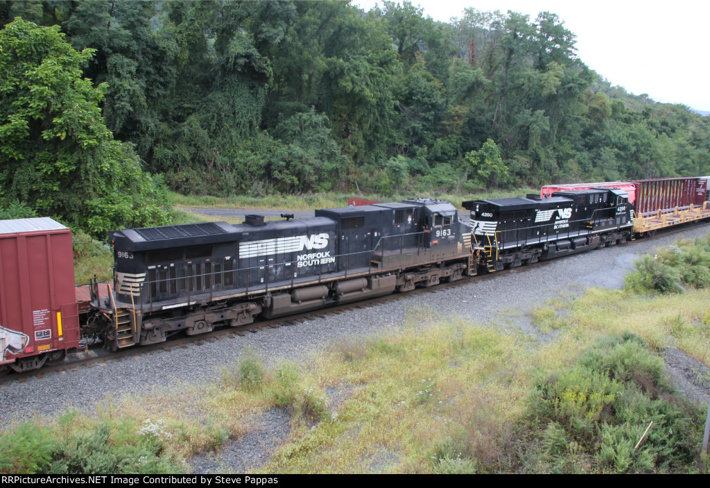 NS 9163 and 4260 as mid-train units on train 12R